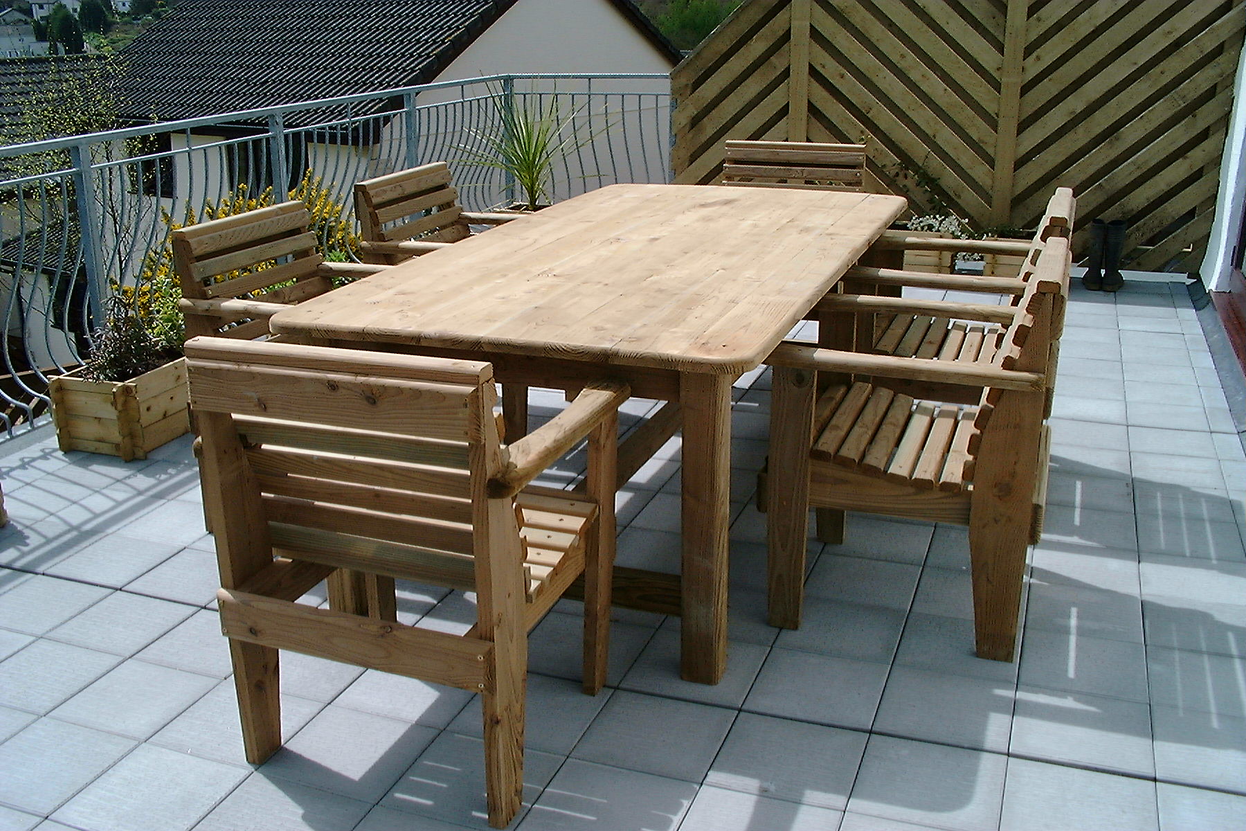 8'X4' TABLE + CHAIRS 04