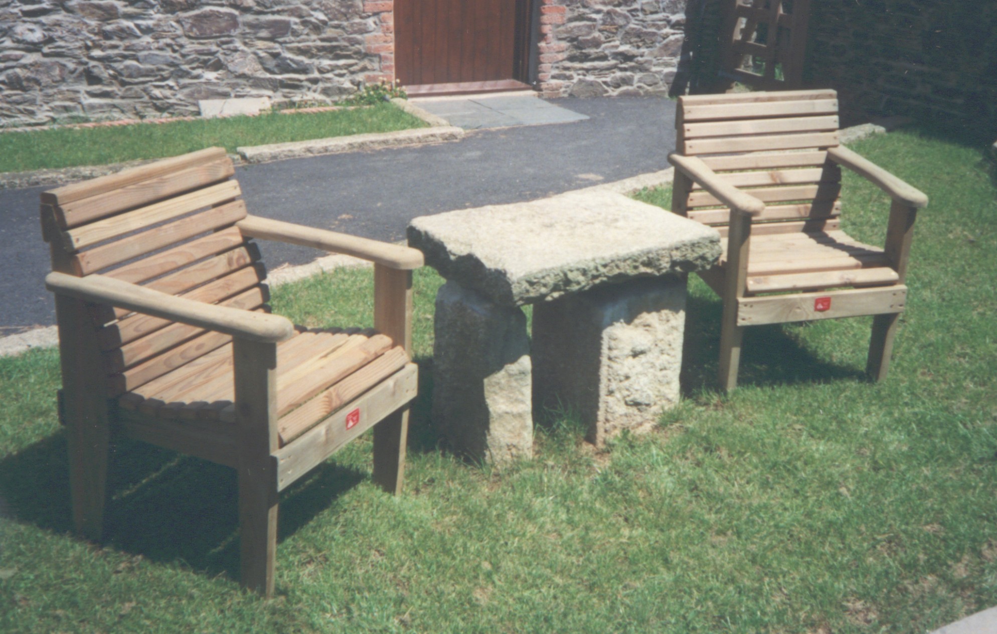 SINGLE BENCH PAIR 01